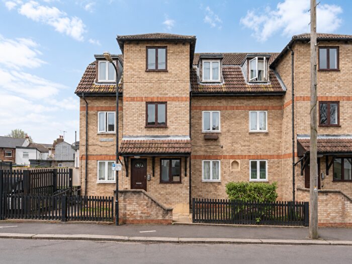 1 Bedroom Flat For Sale In Vinewood Court, Raglan Road, Walthamstow, Waltham Forest, E17