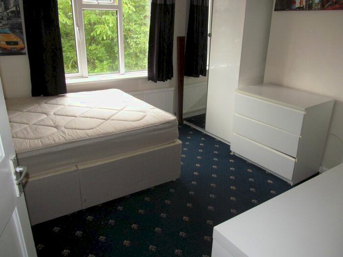 4 Bedroom Semi Detached House To Rent In Addington Road, Reading, RG1