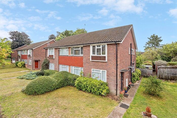 2 Bedroom Maisonette For Sale In Abbey Close, Pinner, HA5