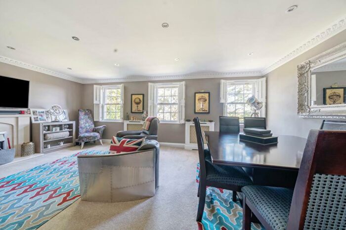 2 Bedroom Flat For Sale In Sunningdale, Berkshire, SL5