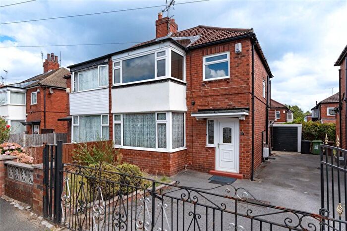 3 Bedroom Semi-Detached House For Sale In Grange Park Avenue, Leeds, LS8