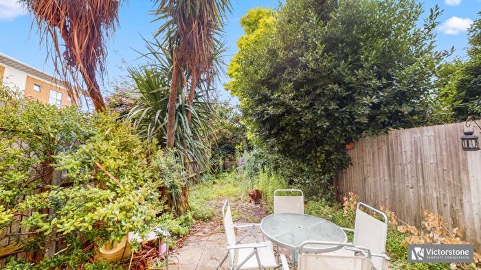 4 Bedroom Terraced House To Rent In Grimsby Grove, Newham, London, E16