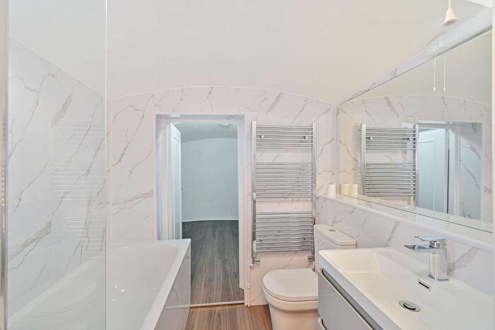 Studio To Rent In Elsham Terrace, Holland Park, London, W14