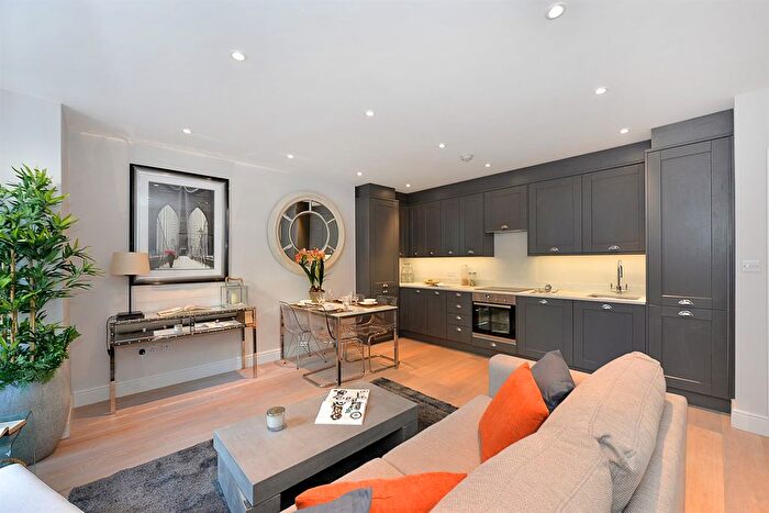 2 Bedroom Flat To Rent In Redcliffe Gardens, London, SW10