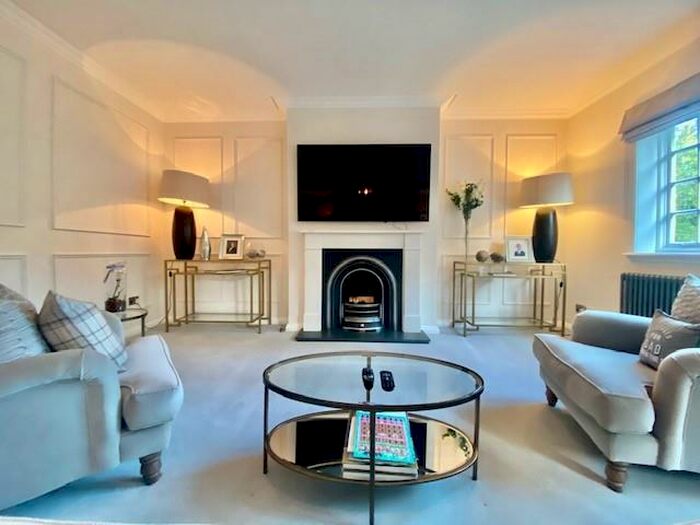 3 Bedroom Flat To Rent In Pyrford, GU22