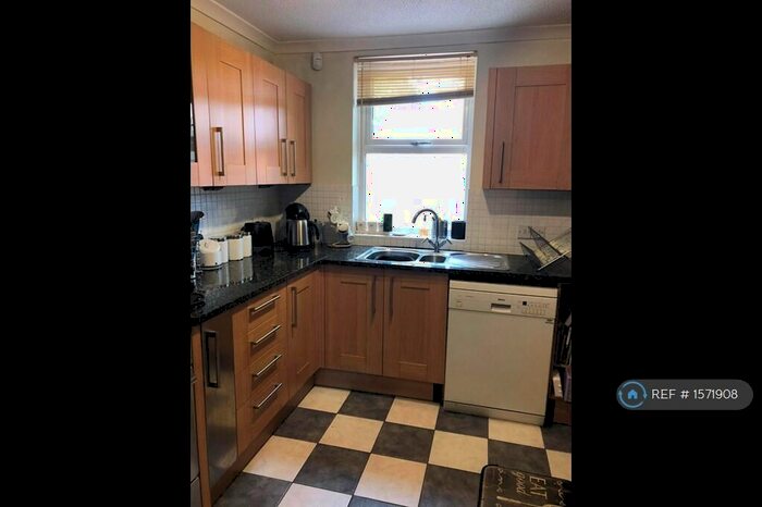 2 Bedroom Semi-Detached House To Rent In London, London, SE8