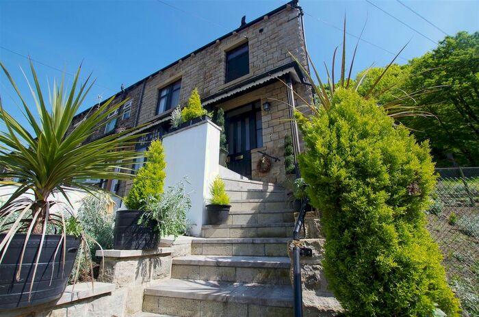 3 Bedroom End Of Terrace House To Rent In Jubilee Road, Halifax HX3
