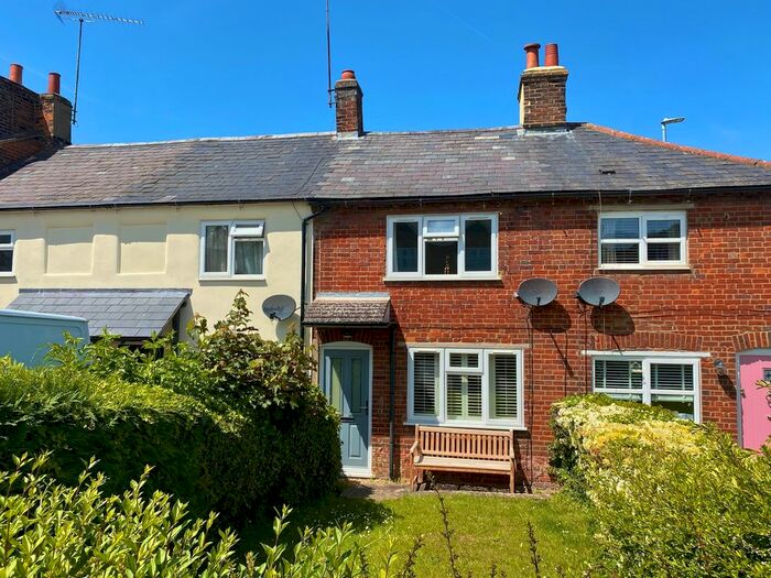 2 Bedroom Cottage To Rent In Western Road, Tring, HP23