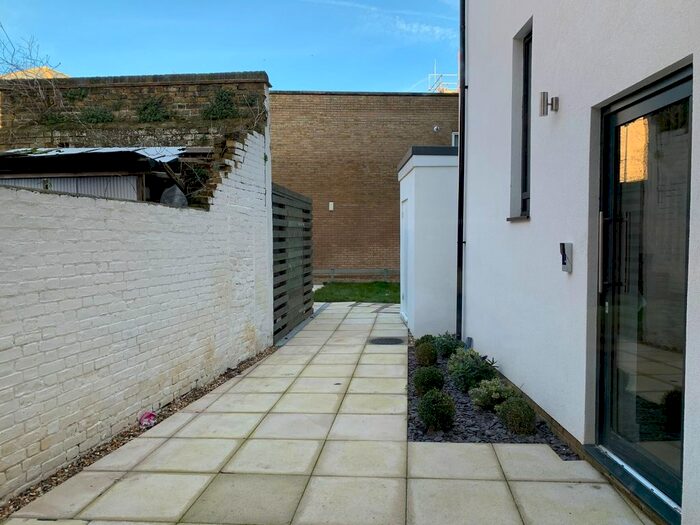 2 Bedroom Flat To Rent In King Street, Ramsgate, CT11