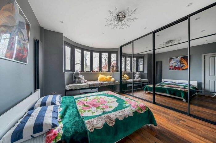 4 Bedroom Semi-Detached House To Rent In Canberra Road, Charlton, London, SE7