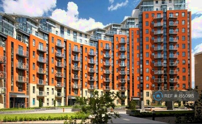 3 Bedroom Flat To Rent In Santorini, Leeds, LS12