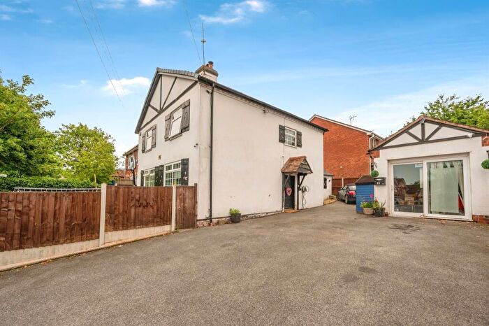 4 Bedroom Detached House For Sale In Studley Road, Redditch, B98