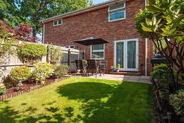 3 Bedroom Flat For Sale In Station Road, Alderholt, Fordingbridge, SP6