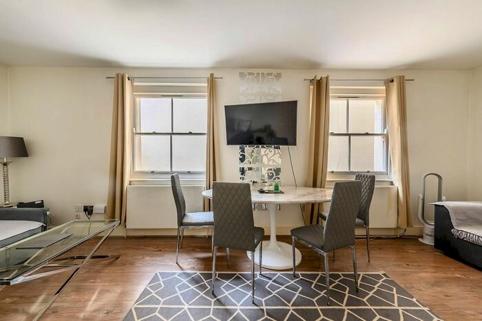 2 Bedroom Flat To Rent In Queens Gate, South Kensington, London, SW7