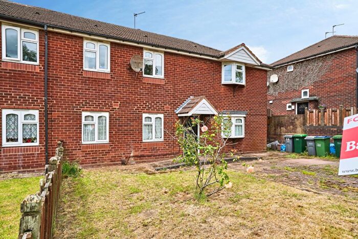 3 Bedroom Maisonette For Sale In Birchfield Way, Walsall, West Midlands, WS5