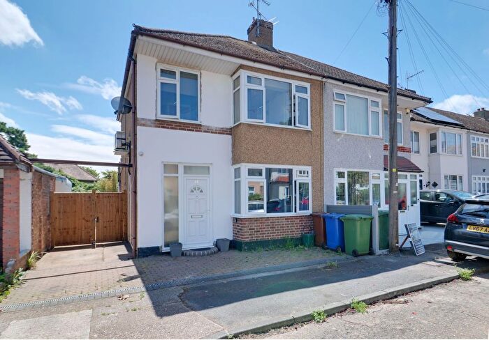 3 Bedroom Semi Detached House For Sale In Stanford Gardens, Aveley, South Ockendon, RM15
