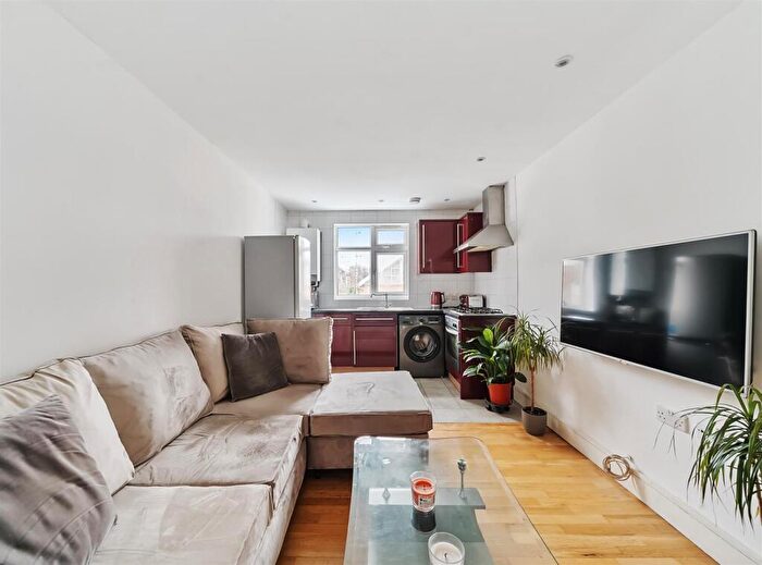 2 Bedroom Flat For Sale In Charteris Road, London, NW6