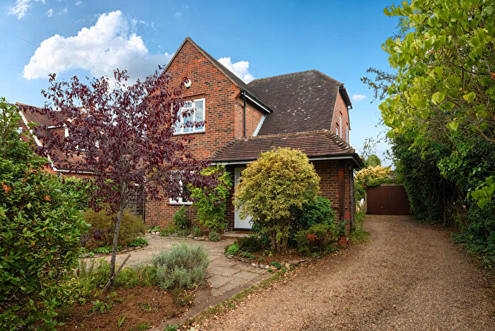 3 Bedroom Detached House For Sale In Stonards Brow, Shamley Green, GU5