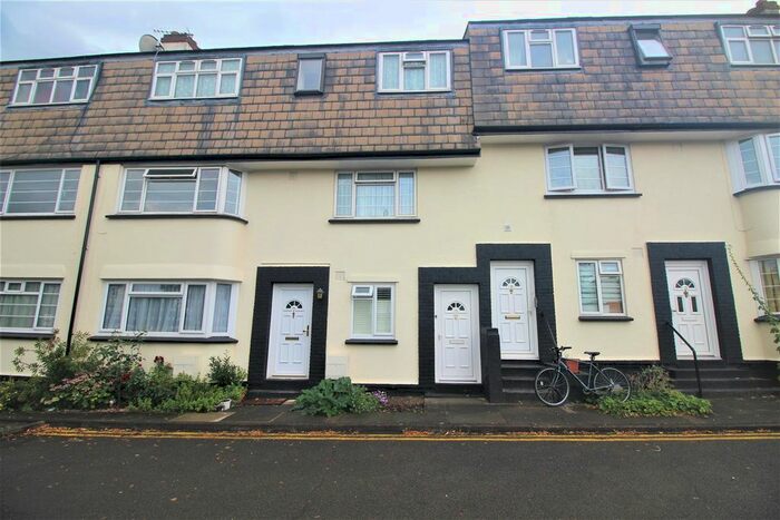 2 Bedroom Maisonette To Rent In Canons Court, Stonegrove, Edgware, HA8