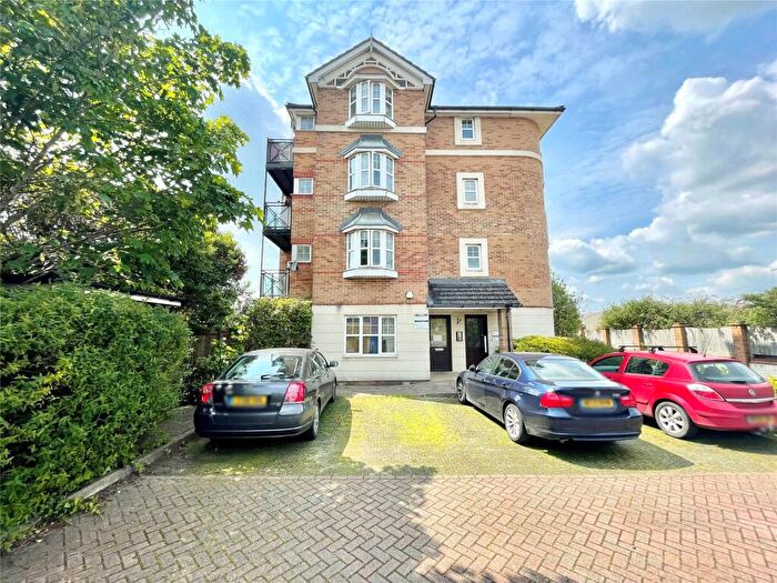 2 Bedroom Apartment To Rent In Bishops Court, Bedford Road, Reading, Berkshire, RG1