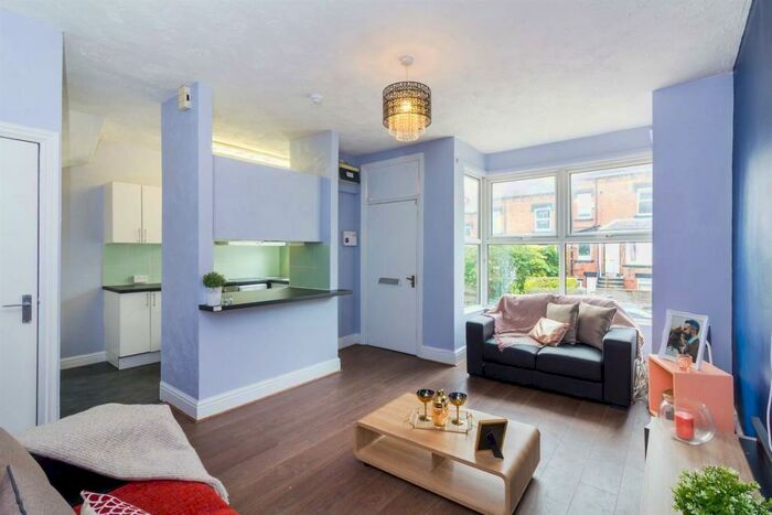 5 Bedroom Terraced House To Rent In St. Anns Mount, Burley, LS4