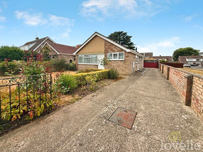 2 Bedroom Detached Bungalow For Sale In Redwood Drive, Waddington, LN5