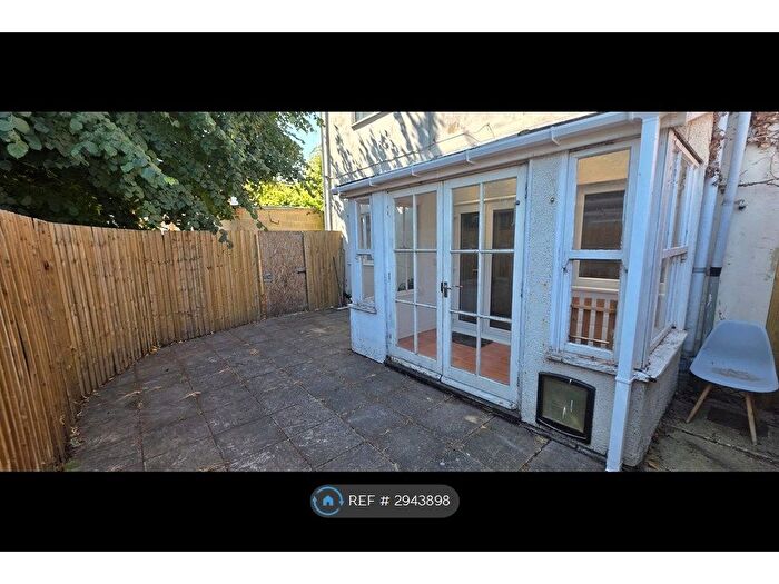 2 Bedroom Flat To Rent In Heron Court Road, Bournemouth, BH3