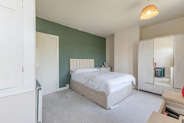 2 Bedroom Terraced House For Sale In Paris, Scholes, Holmfirth, HD9