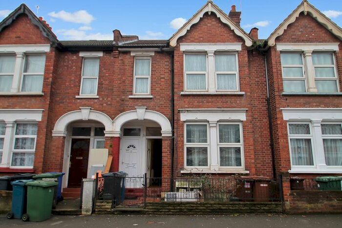 2 Bedroom Maisonette To Rent In Masons Avenue, Harrow, HA3