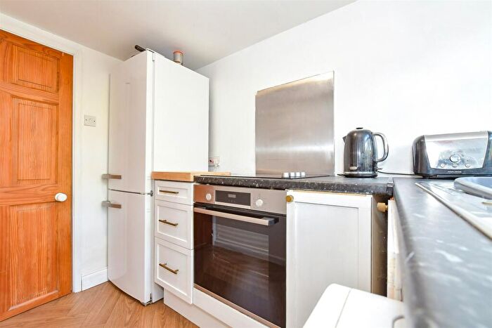 2 Bedroom Cottage For Sale In Carisbrooke High Street, Newport, Isle Of Wight, PO30
