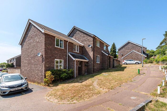3 Bedroom Semi-Detached House For Sale In Lindford Drive, Norwich, NR4