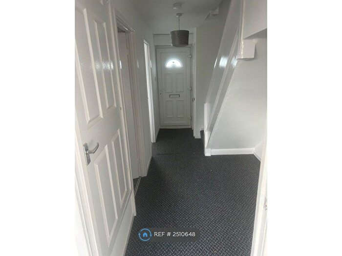 3 Bedroom Maisonette To Rent In Central Drive, Dudley, DY3
