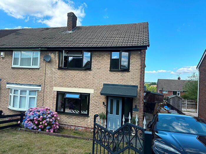 3 Bedroom Semi Detached House For Sale In Fieldhead Close, Pontefract, WF8