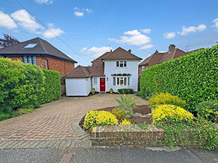 3 Bedroom Detached House For Sale In First Avenue, Amersham, HP7