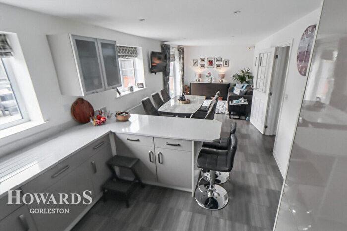 5 Bedroom Detached House For Sale In Howard's Way, Bradwell, NR31