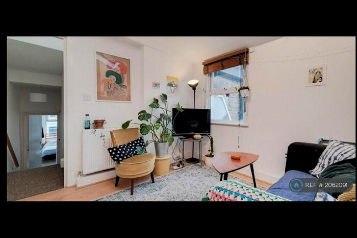 3 Bedroom Flat To Rent In Kyverdale Road, London, N16