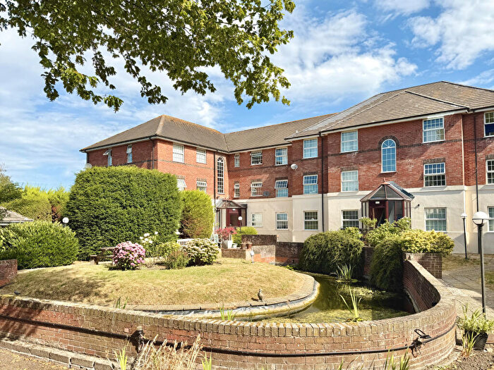 2 Bedroom Flat For Sale In Newbury Gardens, Gillingham, SP8