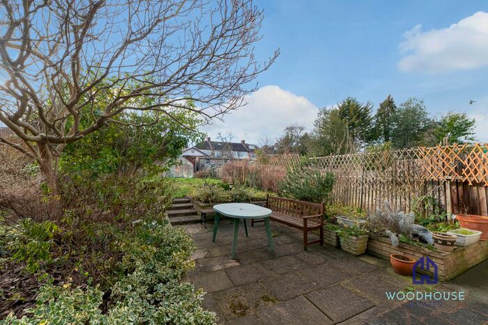 3 Bedroom Semi-Detached House To Rent In Ravenscraig Road, London, N11