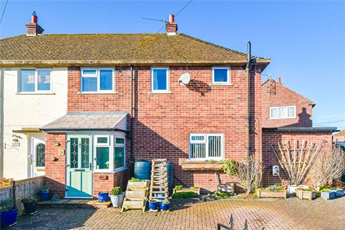 3 Bedroom Semi Detached House For Sale In Kingsley Close, Shaw, Newbury, Berkshire, RG14