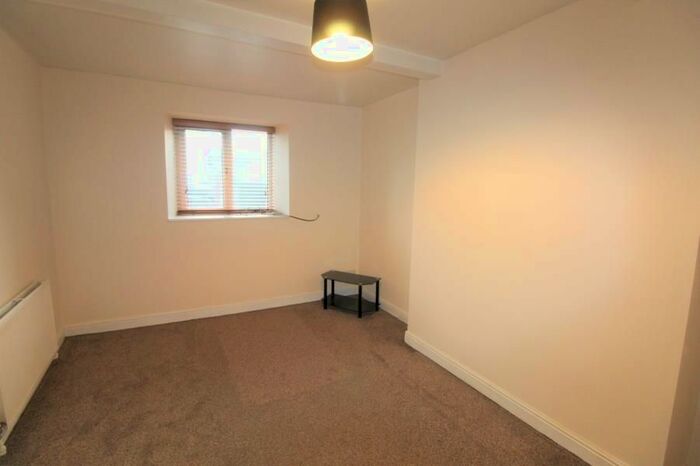 1 Bedroom Flat To Rent In Briar Rhydding, Baildon, Shipley, West Yorkshire BD17
