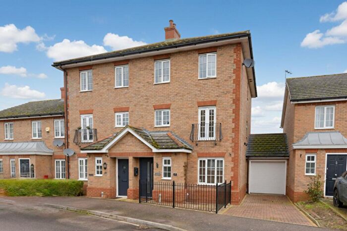 4 Bedroom Semi Detached House For Sale In Ivel Bury, Biggleswade, SG18