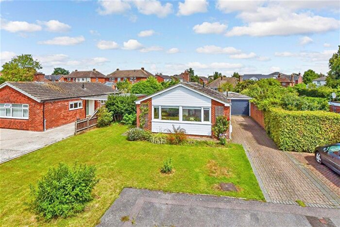 3 Bedroom Detached Bungalow For Sale In Orchard Glade, Headcorn, Kent, TN27