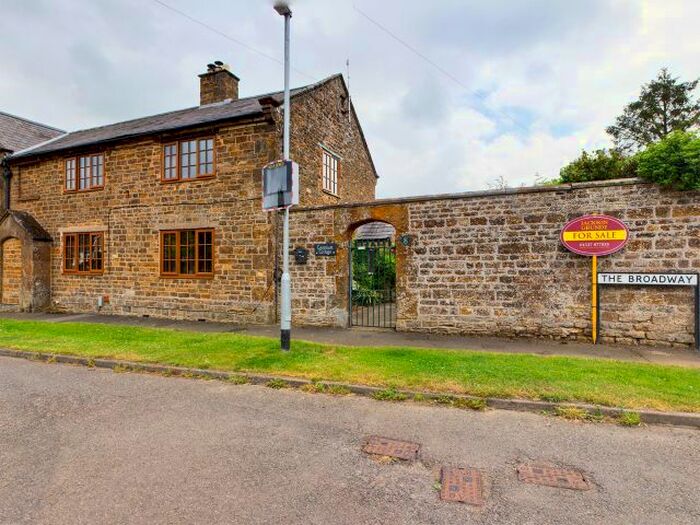 2 Bedroom Cottage For Sale In The Broadway, Norton, Northamptonshire, NN11