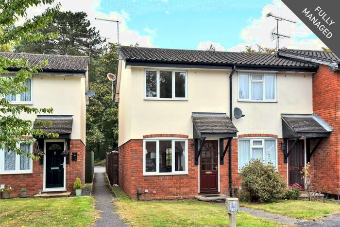 2 Bedroom End Of Terrace House To Rent In Kingfisher Close, Farnborough, Hampshire, GU14