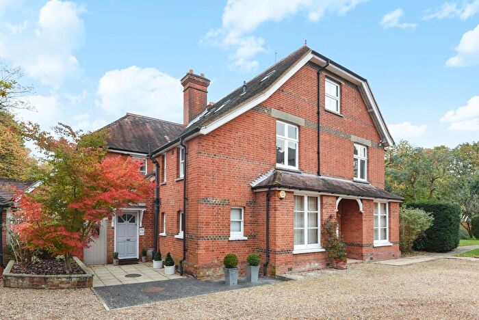 1 Bedroom Flat To Rent In Greenways Court, Kennel Ride, Ascot, SL5