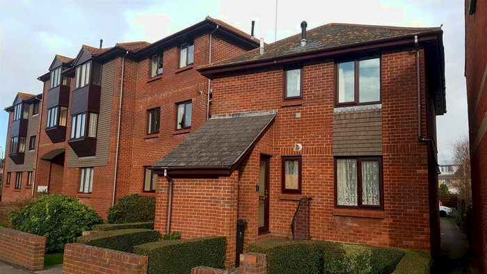 2 Bedroom Flat To Rent In Chickerell Road, Chickerell, Weymouth, DT4