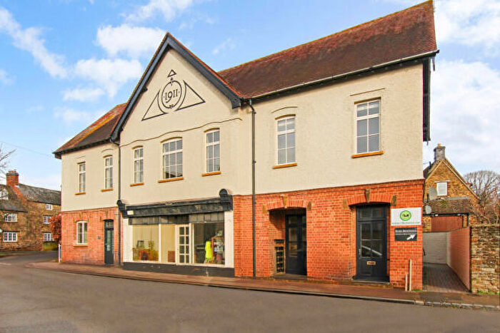 Studio To Rent In High Street, Middleton Cheney, OX17