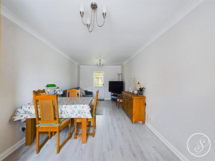 5 Bedroom Detached House For Sale In Oakdale Meadow, Leeds, LS14