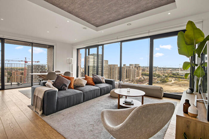 3 Bedroom Flat For Sale In City Island Way, London, E14