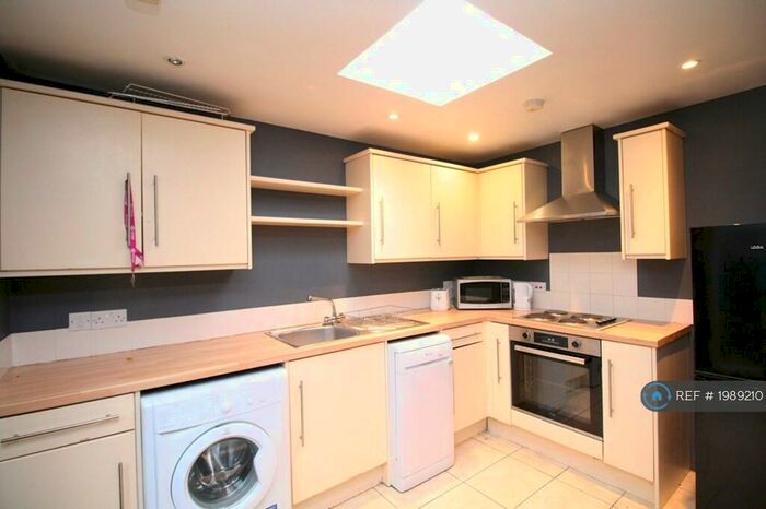 2 Bedroom Flat To Rent In Greenbank Road, Plymouth, PL4
